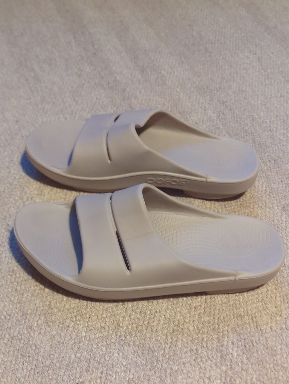 Oofos Sandals In Moonstone Size 12 Mens Women's 14 Very Good Condition